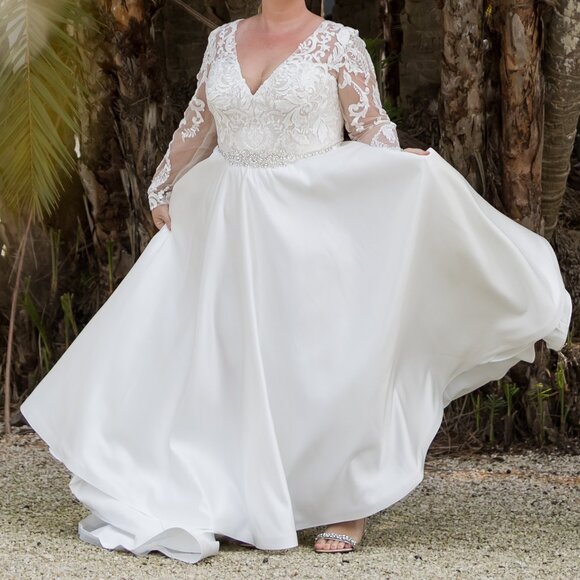 Wedding dress. Size 16W. Upgraded, sewn-in belt. Long sleeve, A-line. Pockets! - Picture 8 of 9